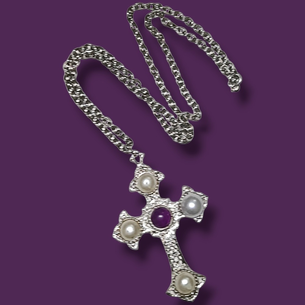 Vintage 1971 Sarah Coventry "Crusader" Cross Pendant Necklace Silver Tone 24"